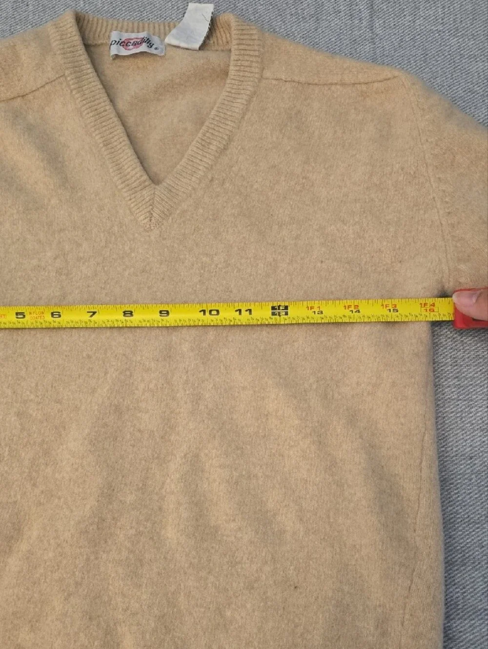 Vintage Piccadilly Tan Lambswool V-Neck Sweater Size Large Tall